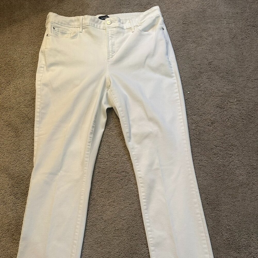 NJDJ Marilyn Straight White Jeans Size 16W